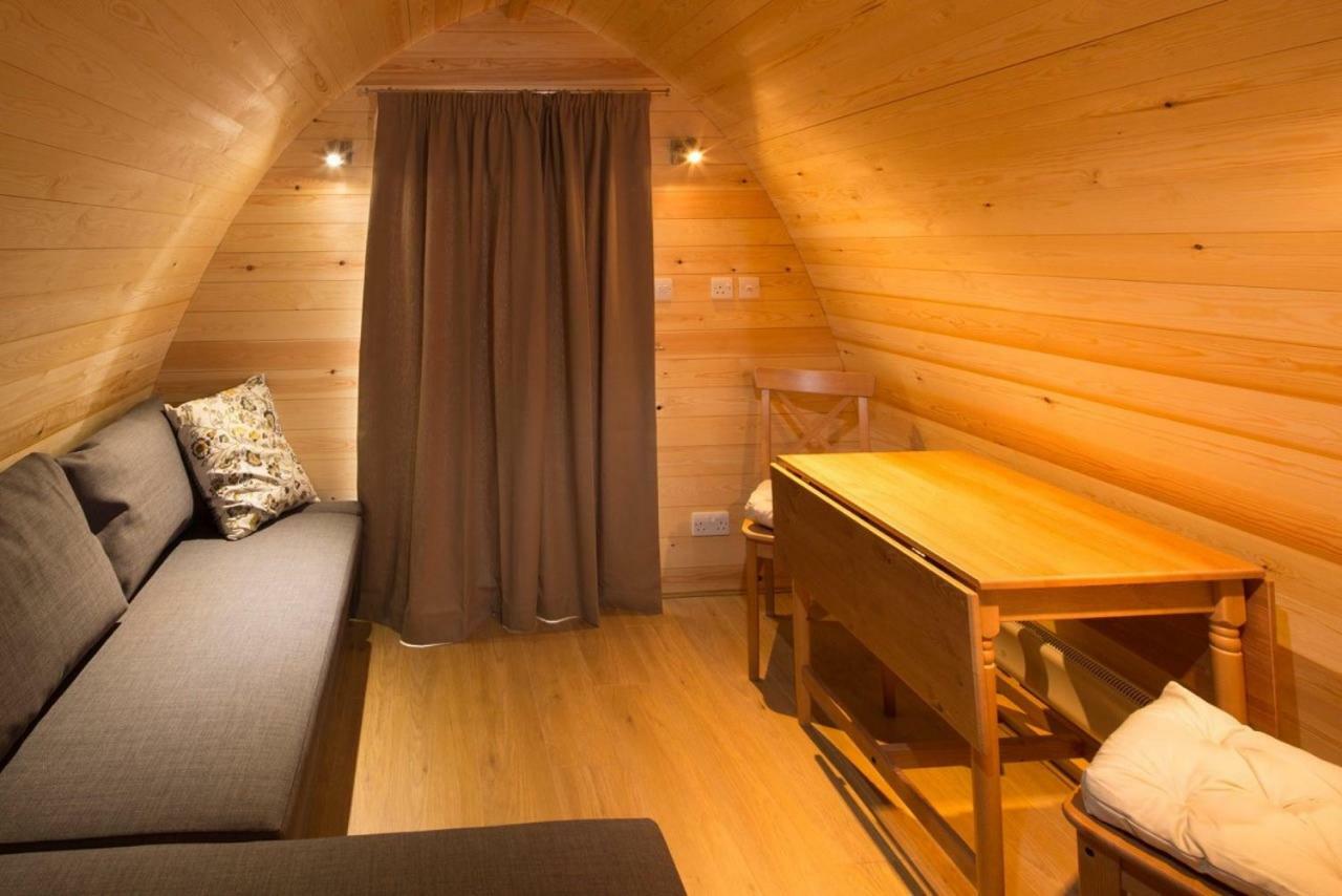 ホテル Lupin Glamping Pod チェルトナム エクステリア 写真