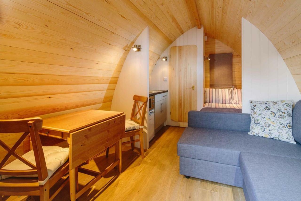 ホテル Lupin Glamping Pod チェルトナム エクステリア 写真