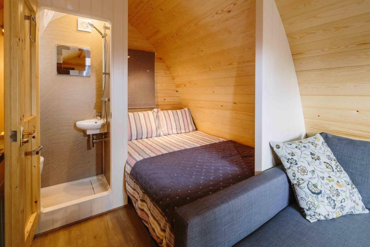 ホテル Lupin Glamping Pod チェルトナム エクステリア 写真