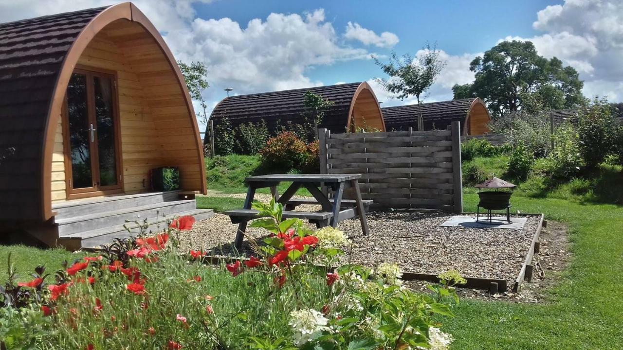 ホテル Lupin Glamping Pod チェルトナム エクステリア 写真