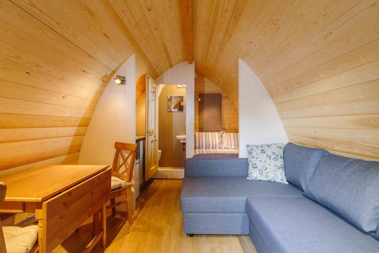 ホテル Lupin Glamping Pod チェルトナム エクステリア 写真